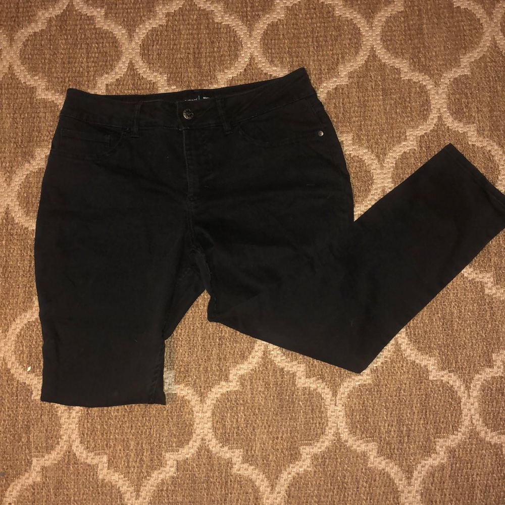 Black,  midrise skinny jeans